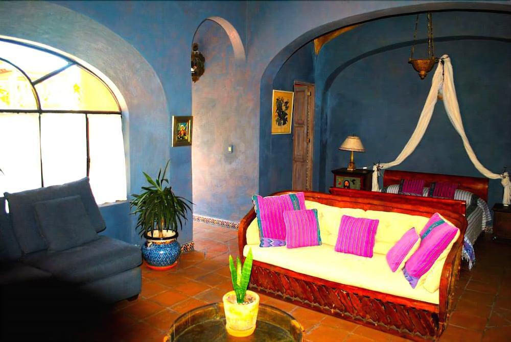 Bed and Breakfast Casa Liza Альенде Экстерьер фото