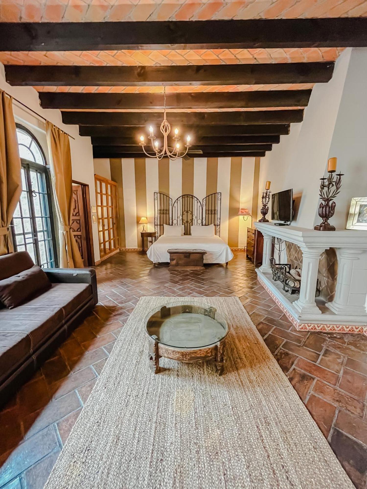 Bed and Breakfast Casa Liza Альенде Экстерьер фото