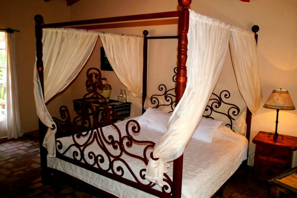 Bed and Breakfast Casa Liza Альенде Экстерьер фото