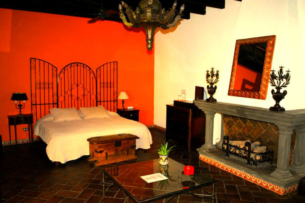 Bed and Breakfast Casa Liza Альенде Экстерьер фото